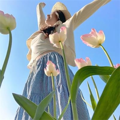 两对鸳鸯一张床